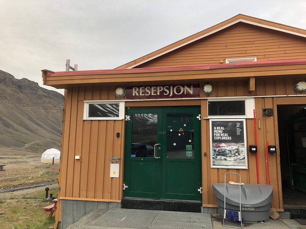 Coal Miners Bar & Grill i Longyearbyen Restaurangens meny Coal Miners Bar & Grill i Longyearbyen Restaurangens meny