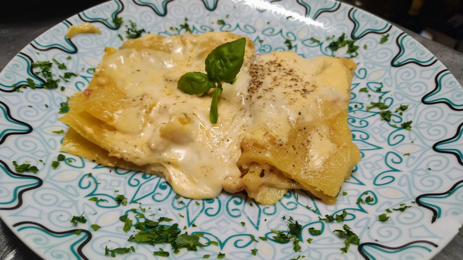 Lasagna di mare con gamberetti,salmone e besciamella - Piranha Osteria Salentina 2.0, Lecce