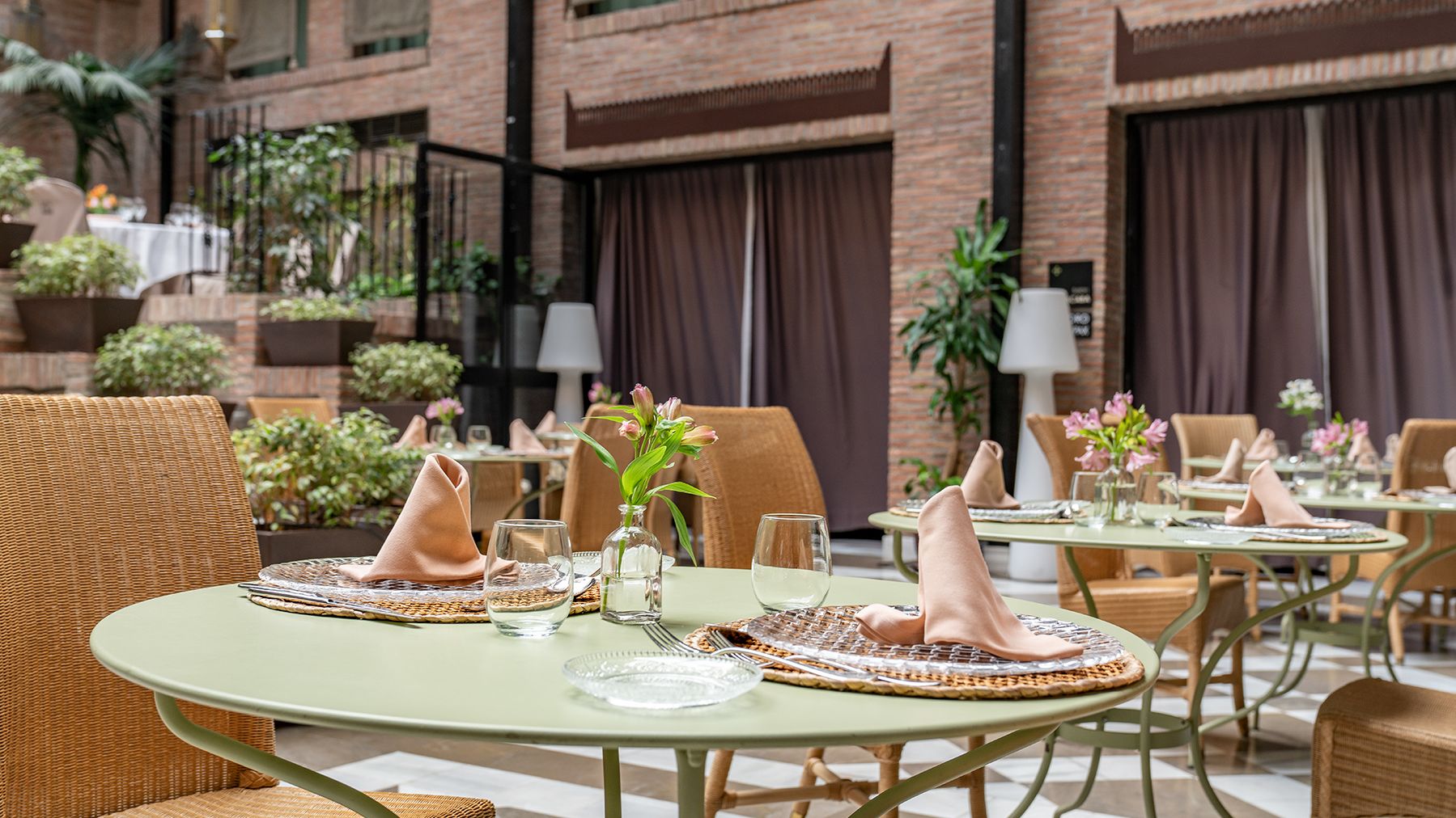 Restaurante Gran Patio La Acequia en Granada Menú 2023, opiniones