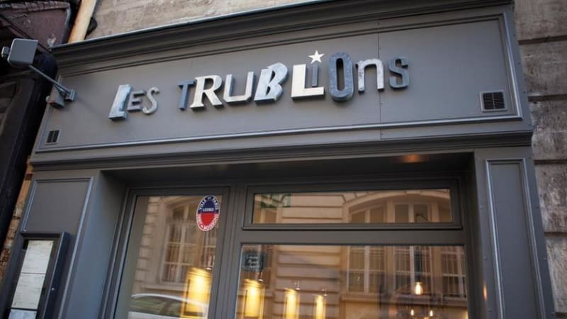 Les trublions, Paris