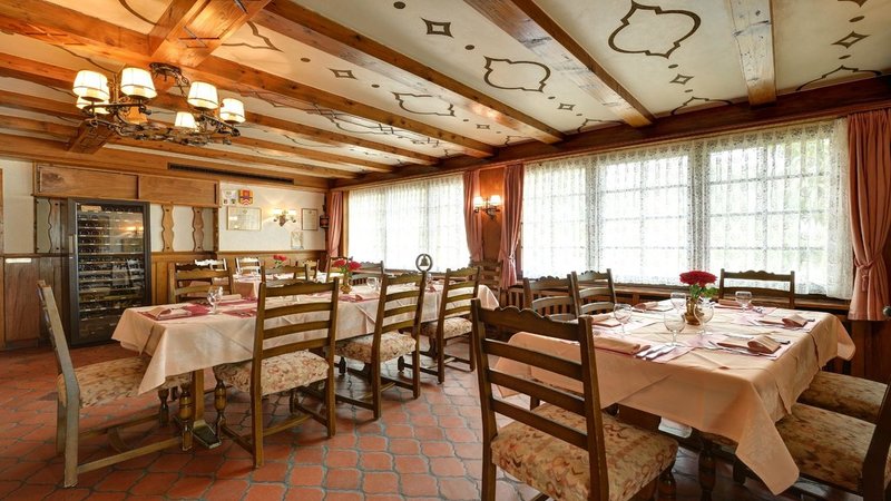 H tel du Chasseur in Enges Restaurant Reviews Menu and Prices