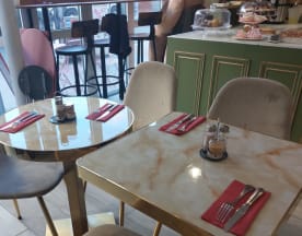 L'Escarpolette, Paris
