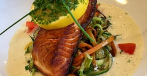 Un poisson tout les vendredi: pavé de saumon à la crème de poireaux - Chez Rico, Paris