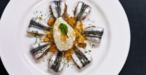 Alici marinati con quenelle di ricotta a crumble alle mandorle - Kora Park Restaurant, Formia