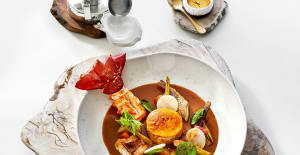 La soupe de poissons de roche ocre rouge au moulinet et oeuf poché - La Vague d'Or - Cheval Blanc St-Tropez, Saint-Tropez