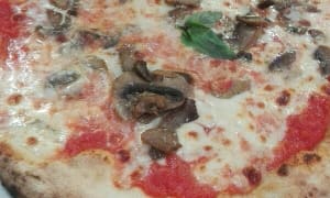 pizza ai funghi - Pizzeria Manuno, Brescia