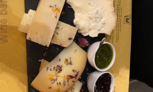 Tagliere di formaggi con confetture - LaCoccinella BISTROT, Cremona