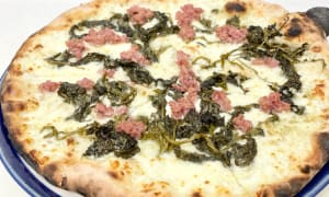 pizza speciale barese - Queen's Pub Gioia Pizzeria, Gioia Del Colle
