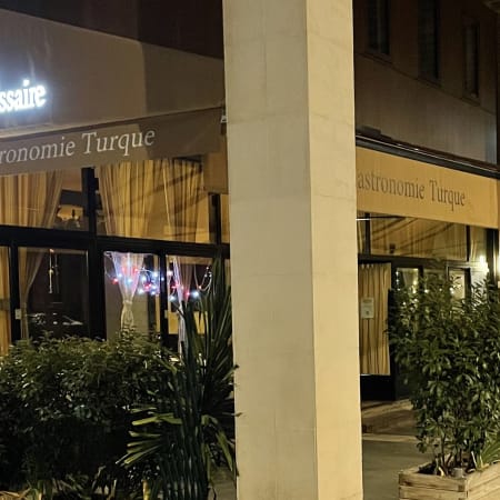 Le Janissaire, Paris
