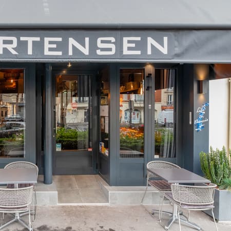 Mortensen, Paris