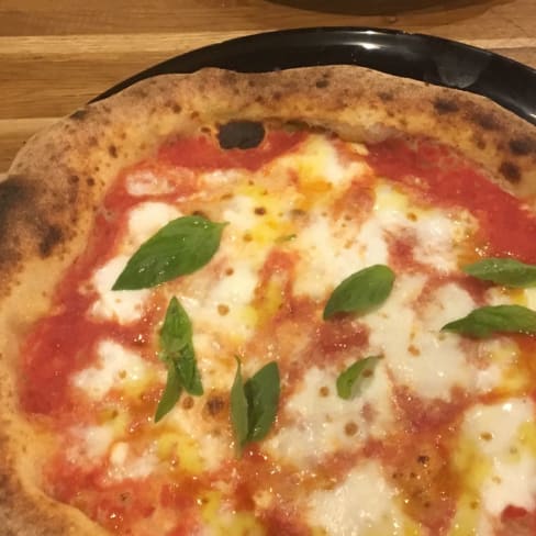 Pizza Margherita - Terre Rosse Pizzeria, Paris