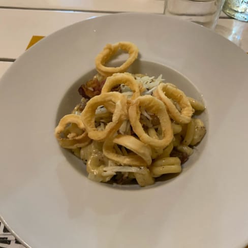 Vesuvielli pecorino guanciale e anelli di calamaro croccanti - Taverna de Pasquino, Rome