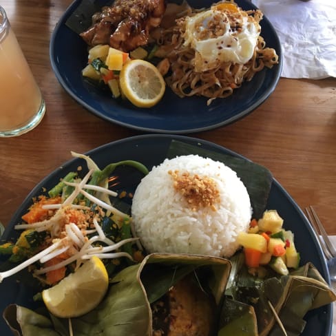 Poisson coco et poulet cacahuète je crois - Mamabali - Paris 17, Paris