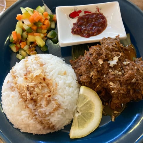 Boeuf mijoté pendant 5h dans des epices et lait de coco (qu’on ne sent pas trop). Une merveille - Mamabali - Paris 17, Paris