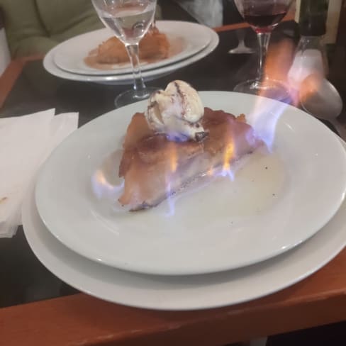 Tarte tatin fait maison flambé à l'armagnac - L'étoile de l'Est, Paris