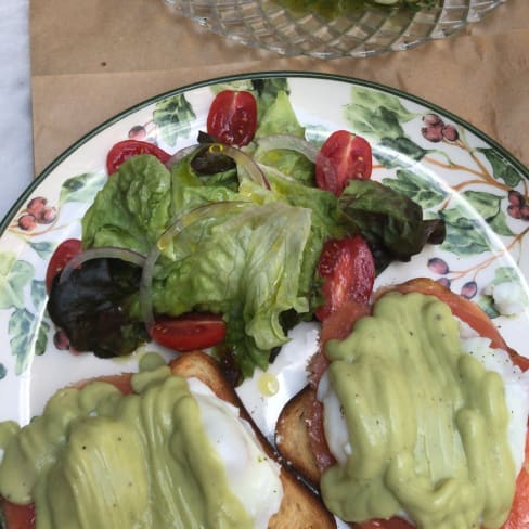 Huevos poché con salmón/ merluza con salsa verde - Verde Amore, Barcelona