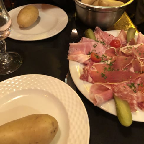 Charcuterie (avec raclette) - La Luge, Paris