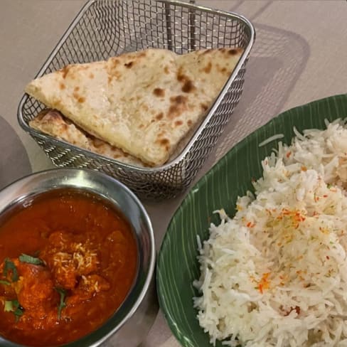 Cheese naan, kashmiri rice and lamb madras - Lumbini Tandoori, Madrid