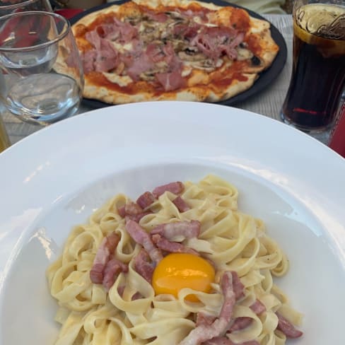 Pizza Regina and Carbonara - Villa Medici, Paris