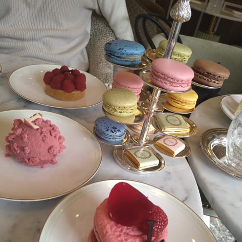 Ladurée Paris Victor Hugo, Paris