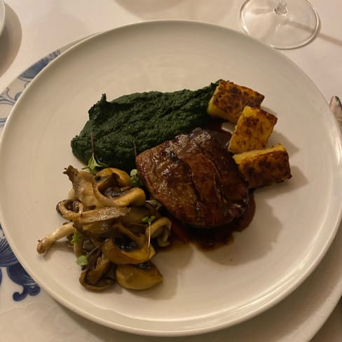 Veal with wild mushrooms and cream spinach 