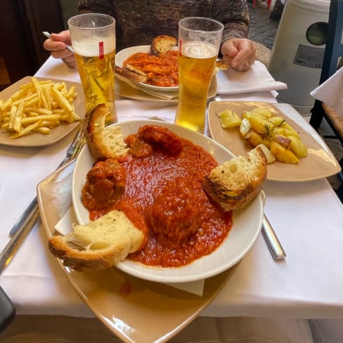 Coda alla vaccinara e trippa alla romana con patate fritte e al forno  - Zio Carlo, Rome