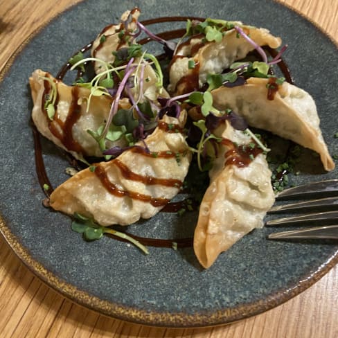 Vegan gyozas with hoisin sauce - Mezza, Barcelona