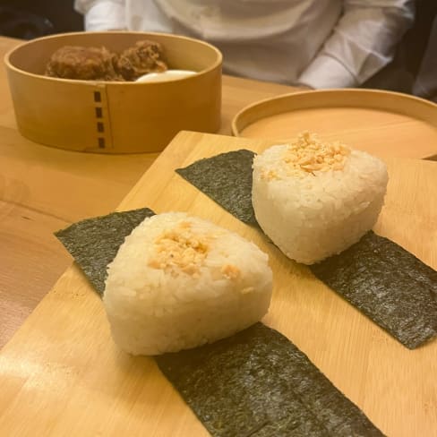 Ils étaient plutôt bon mais j’avoue que c’est compliqué à manger sans la feuille d’algue bien roulée autour - Hachi, Paris