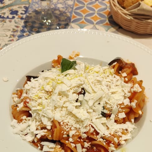 Fusilloni alla norma - Domenica. Pasta fresca ristorante, Etterbeek