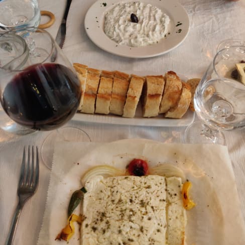 Feta grilée en papillote, tomates, origan, huile d'olive - Talos, Paris