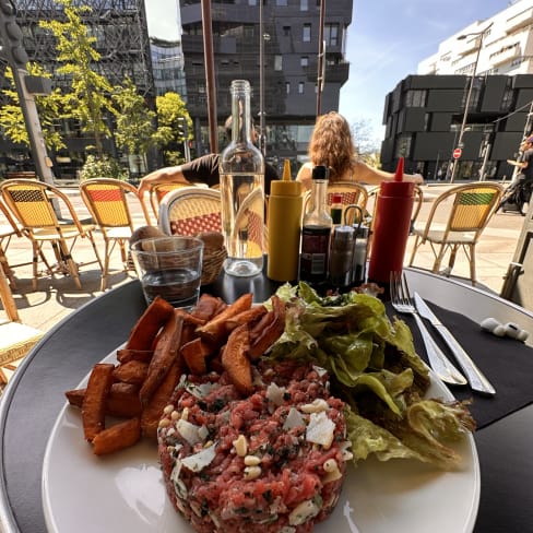 Brasserie L'Avenue, Paris