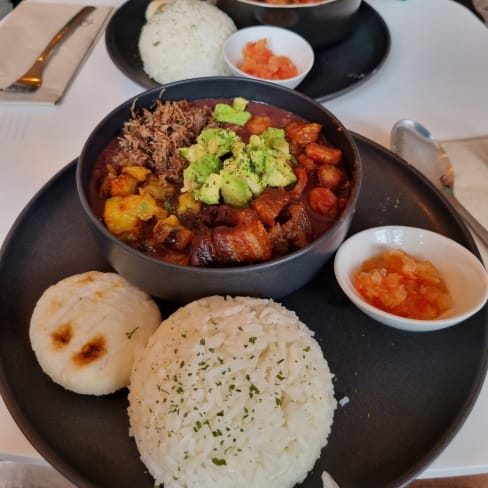 Empanadas de Carne o pollo - Cafet'o, Paris