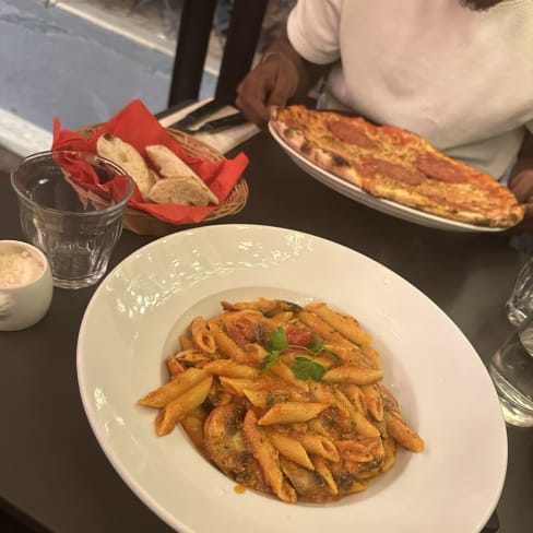 Gusto Italia, Paris