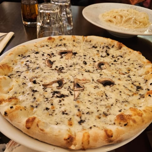 Cacio E Pepe, Paris