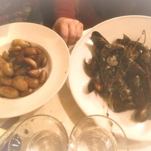 moules et pommes grenailles - Le Café Qui Parle, Paris