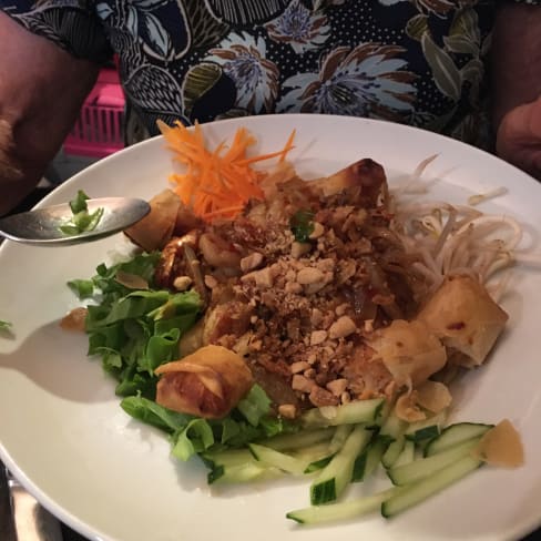 Escale à Saigon, Paris