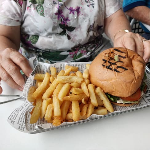 Burger and chips - Oak & Vine - Cairns, Cairns City (QLD)
