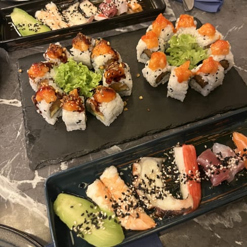 Kiki Sushi , Milan