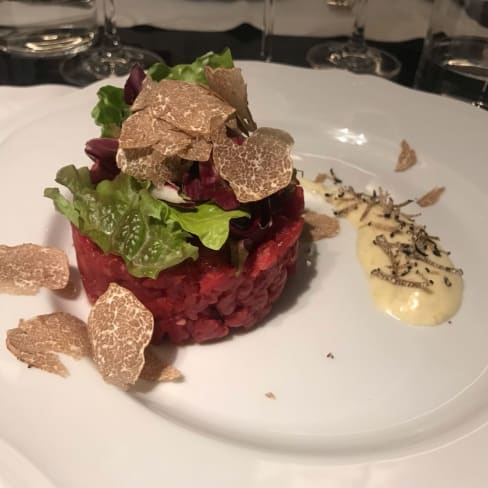 Tartare di manzo con tartufo bianco - Da Sistina, Rome