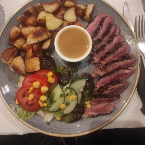 Magret de Canard Français, Sa Sauce au Poivre et sa purée maison  - Le Duo D&S, Paris