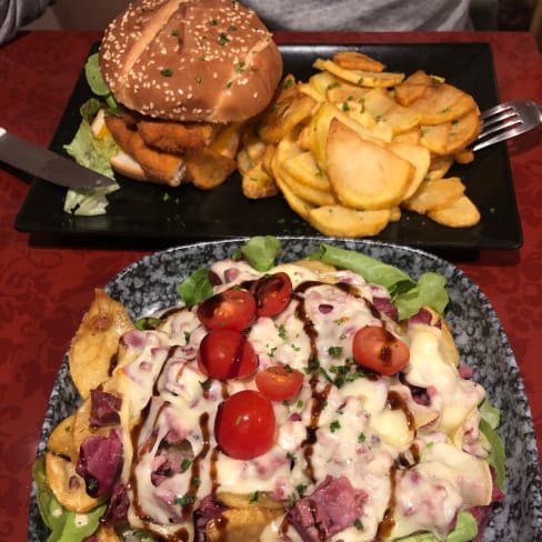 Salade majestueuse et Hamburger à la dinde et au Pedro  - Le Tire-Bouchon, Paris