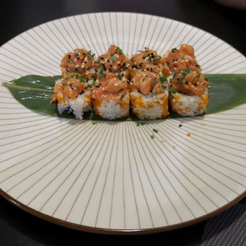 Uramaki salmon y tobiko - SUSHI STAR, Madrid