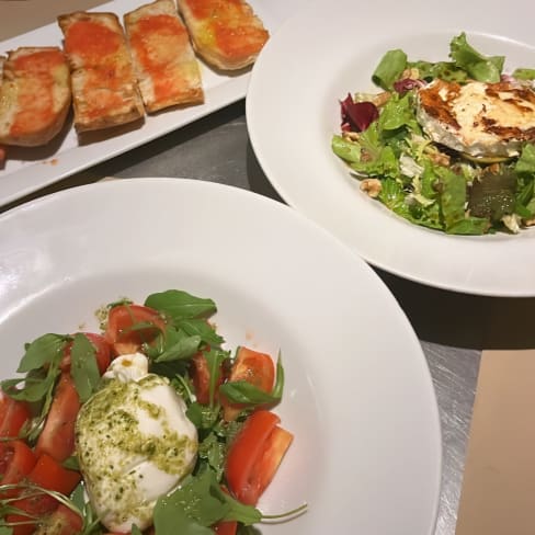 Ensalada de burrata y ensalada de queso de cabra  - Fucsia, Barcelona