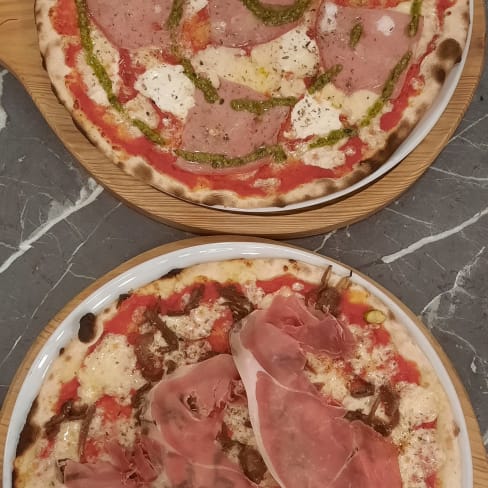 Pizzaria Luzzo Saldanha, Lisbon