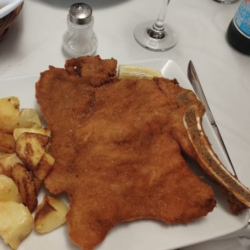 Cotoletta di vitello alla milanese con patate al forno - Al Cantinone Unione, Milan