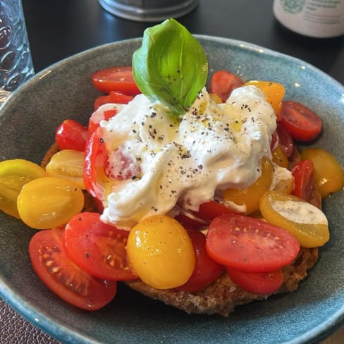 Frisella integrale con datterini gialli,rossi e Stracciatella - Spaccio Vineria Alimentari, Ostia