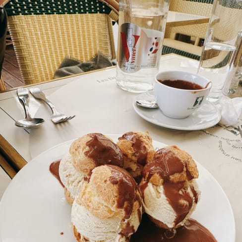 Les Deux Magots, Paris