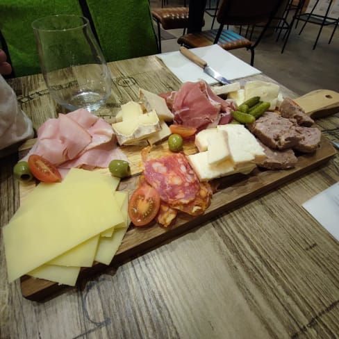 4 charcuteries / 4 fromages - LA CAVE DU CANAL, Paris