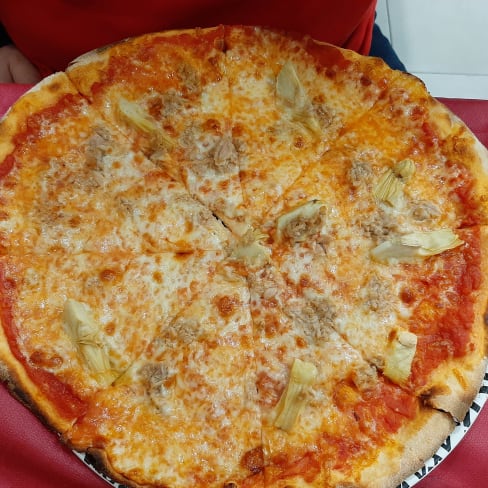 Pizza con impasto romano: tonno e carciofini MOLTO BUONA - Burger Pizza, Rome