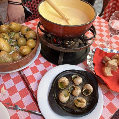 Fonduta che era acida e immangiabile - La Petite Hostellerie, Paris